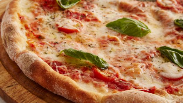Pizza Ala Italia Rasa Lokal Kenapa Topping Unik Kayak Rendang dan Sambal Matah Disukai