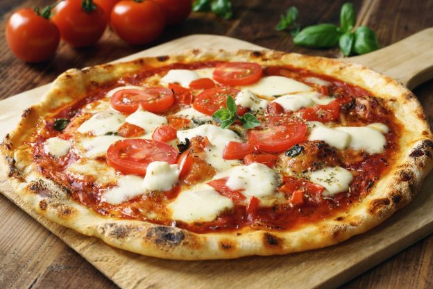cara membuat pizza Italia