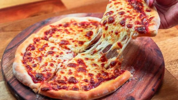 Cara Membuat Pizza Margherita Asli Italia di Rumah yang Simple dan Lezat untuk Pemula